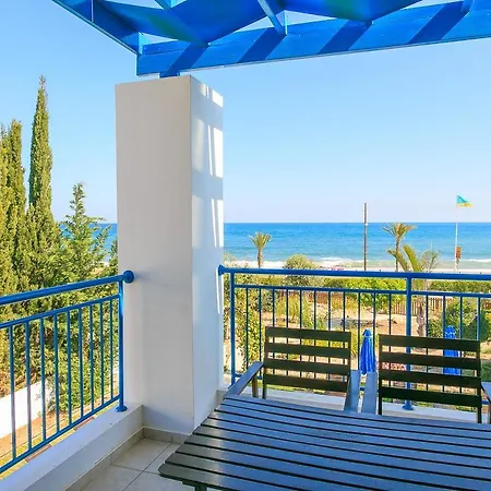 Villa Riviera Beach Front Neo Chorio