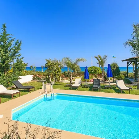Riviera Beach Front Willa Neo Chorio